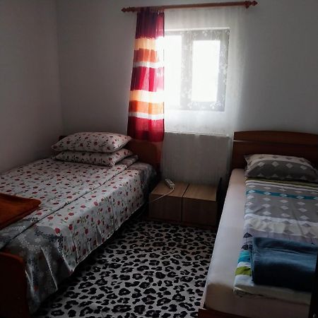 Casa Andreea Hotel Novaci-Străini Buitenkant foto
