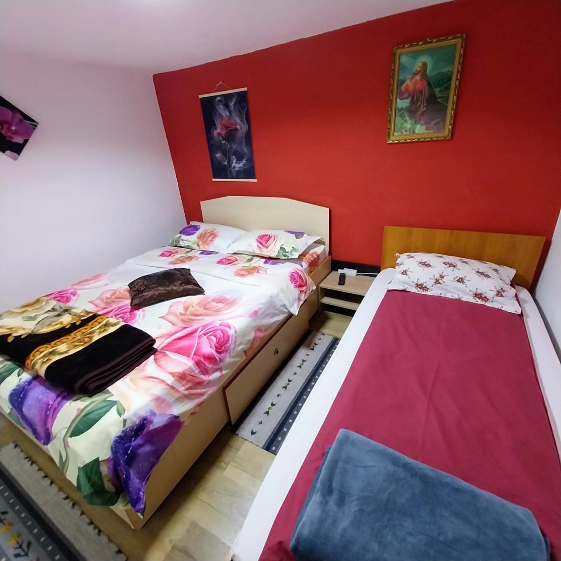 Casa Andreea Hotel Novaci-Străini Buitenkant foto
