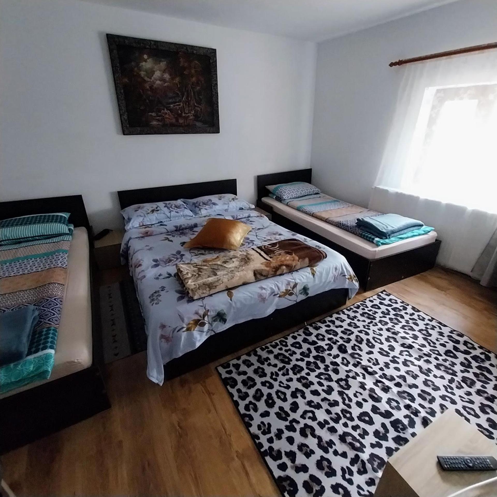 Casa Andreea Hotel Novaci-Străini Buitenkant foto