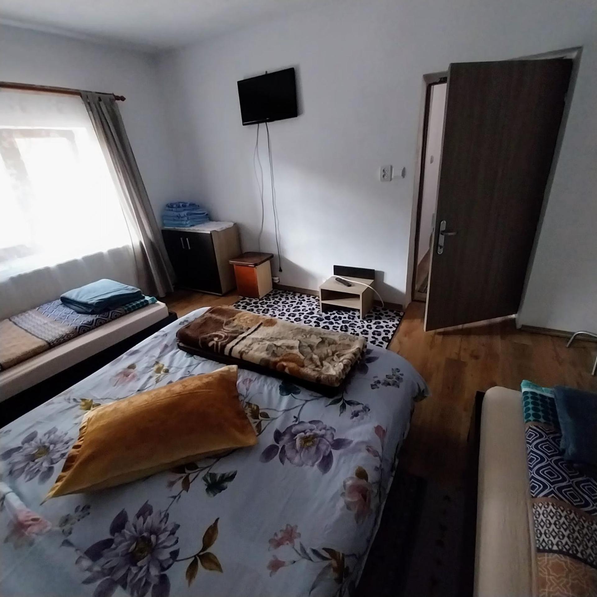 Casa Andreea Hotel Novaci-Străini Buitenkant foto