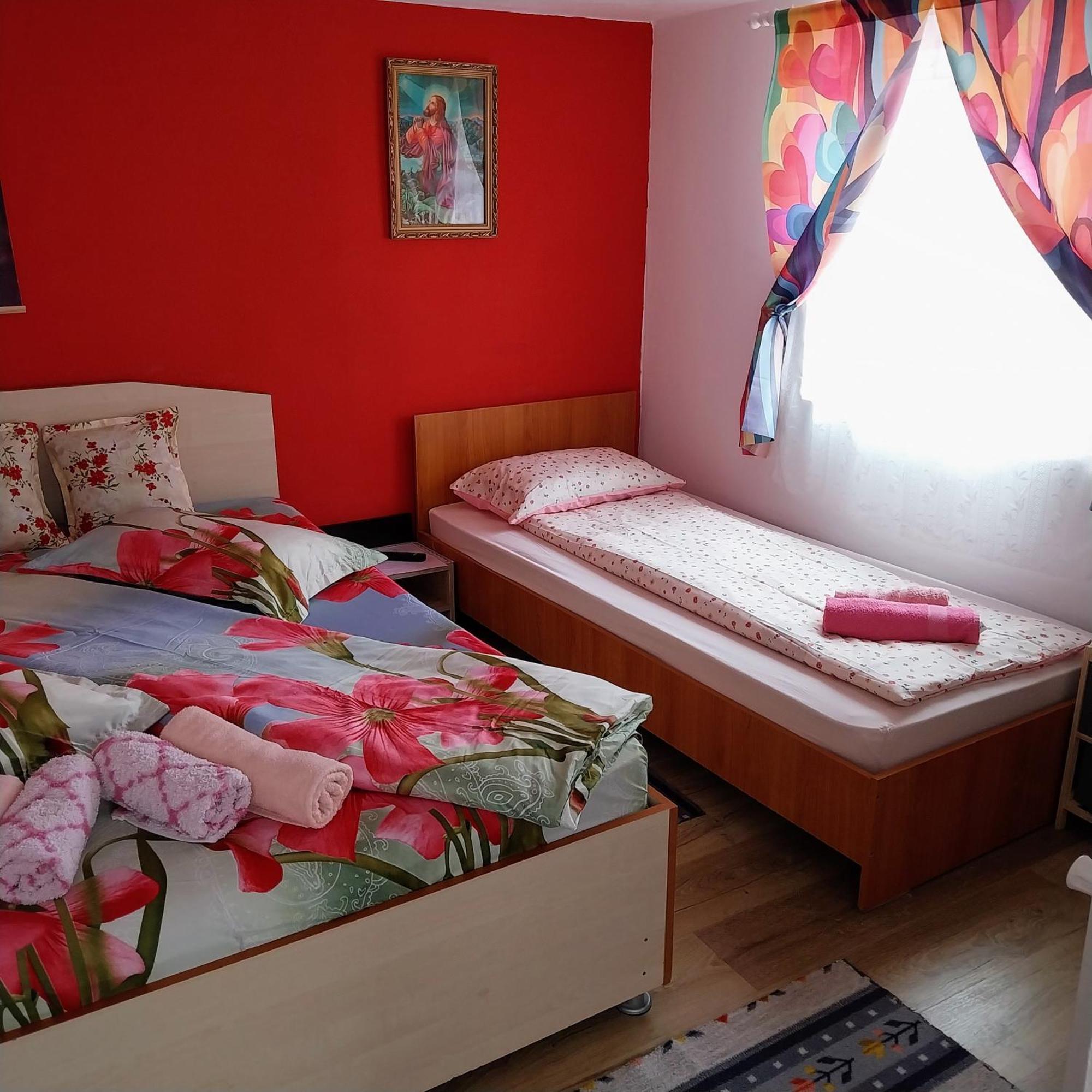 Casa Andreea Hotel Novaci-Străini Buitenkant foto
